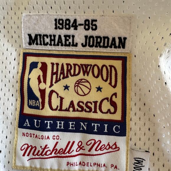 Michael Jordan Authentic Mitchell & Ness NBA Chicago Bulls 84 Rookie Jersey 40-M - Picture 8 of 12